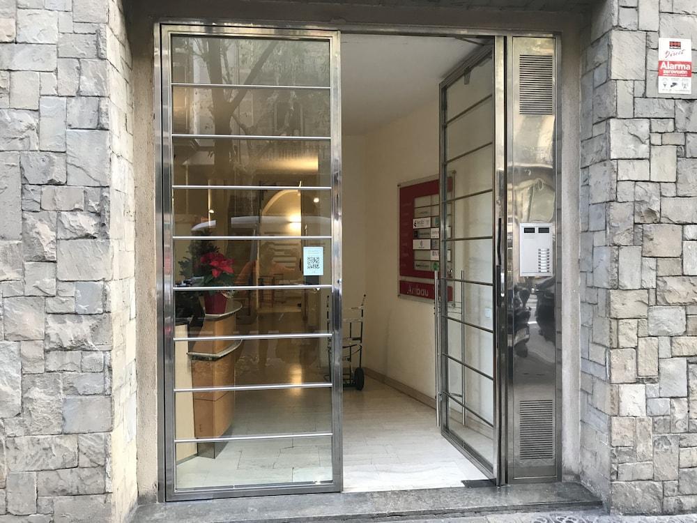 Fisa Rentals Aribau Barcelona Exterior foto